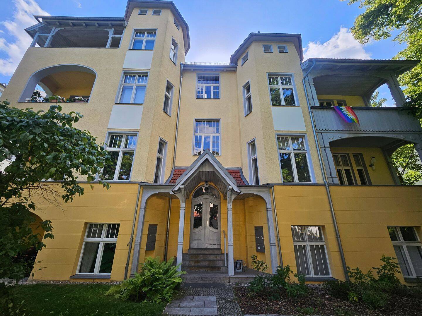 ++Vopeliuspfad++Traumhaft schöne Altbauwohnung im 1. OG mit 2 Balkonen, Einbauküche und auf Wunsch mit Möblierung++ - Photo 1