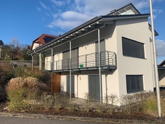 Exklusive 5 Zimmer-Wohnung auf 2 Ebenen mit sonniger Terrasse, moderner Einbauküche, viel Platz - 172 m² Wohnfläche