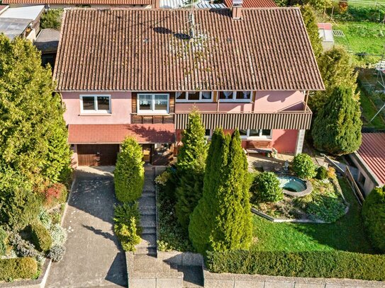 PROVISIONSFREI - Großes Haus mit herrlicher Aussicht in Ortsrandlage - Einliegerwohnung möglich