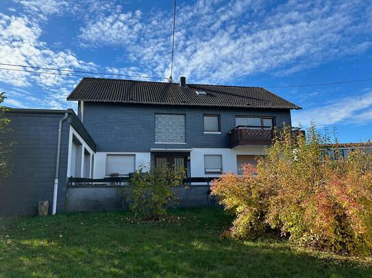 Kroppach, großes Ein-Zweifamilienhaus mit Garten und tollem Blick ins Tal