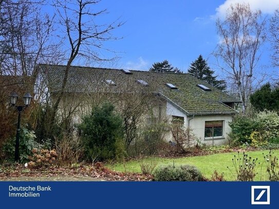 Verborgene Schönheit auf traumhaften Grundstück - holen Sie dieses Haus aus dem Dornröschenschlaf!