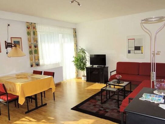 1,5-Zimmer-Wohnung mit möblierter Küche und sonnigem Balkon und herrlicher Aussicht!