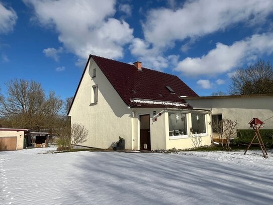 Einfamilienhaus mit Nebengelass und vielen Gestaltungsmöglichkeiten.