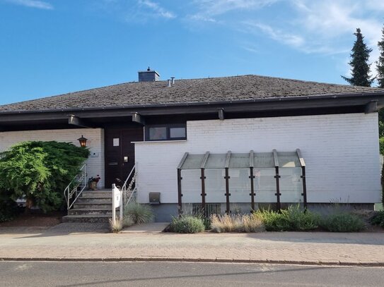 Bungalow mit Einliegerwohnung, großzügig, gepflegt in Bad Sobernheim zu verkaufen