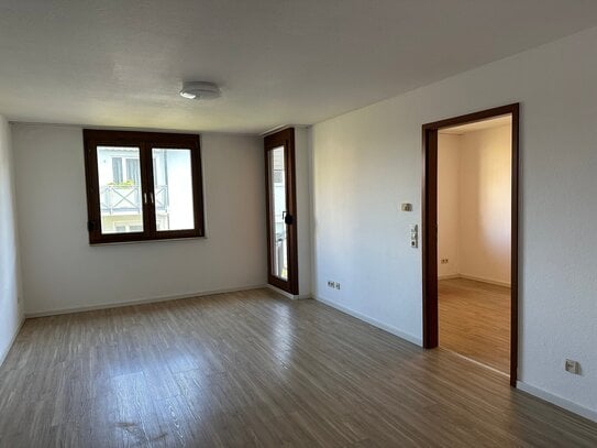 Top gepflegte, sehr ruhig gelegene 2-Zimmer-Wohnung mit Garage, Balkon und Blick ins Grüne