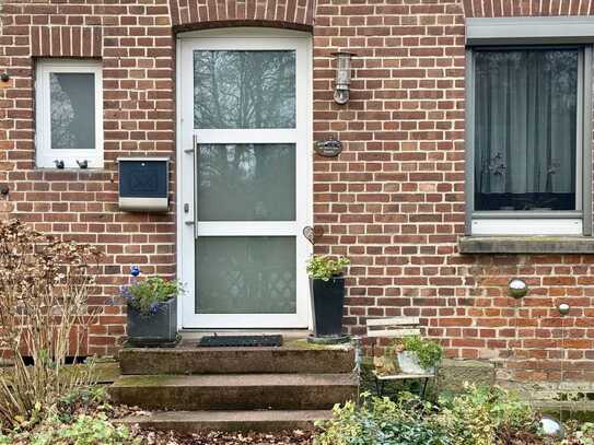 Kleine gepflegte Doppelhaushälfte nebst Garage im Ortsteil Eckerde