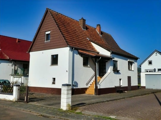 Hübsches kleines Haus, sehr schönes Grundstück, vollkommen ruhige Lage