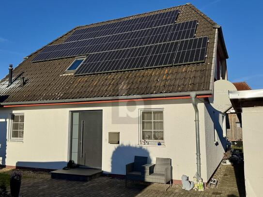 GERÄUMIGER WOHNTRAUM MIT EIGENER PV-ANLAGE