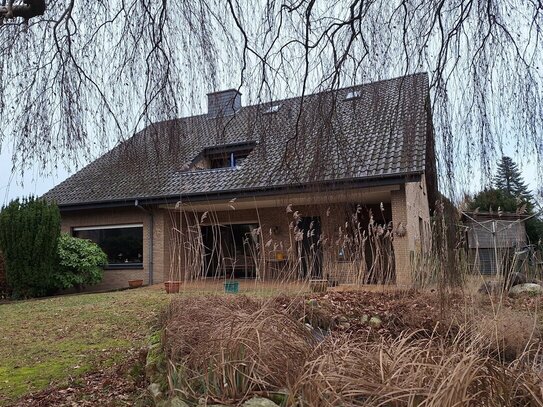 Tolles Zweifamilienhaus mit großem Grundstück