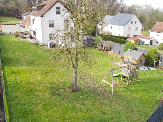 *-*PREISSENKUNG*-* Modernisiertes Einfamilienhaus mit separatem Gästehaus und großem Grundstück.