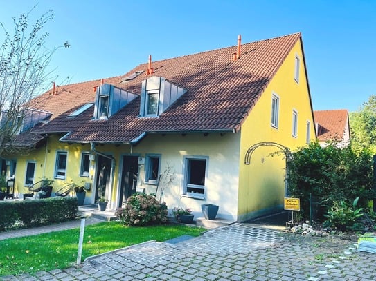 Wohnen im stadtnahen Grün! 4 Zimmer-Reihenhauswohnung mit Keller, Terrasse, Garten, Stellplatz + TG-Stellplatz, Wohnfl.…