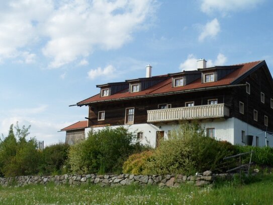 Großzügige 4-Zimmer Maisonettewohnung im neu aufgebauten, romantischen, ehemaligen Bauernhaus