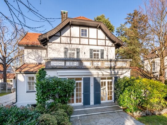 Hinreißende Altbau-Villa mit vielen historischen Details und besonderem Charme