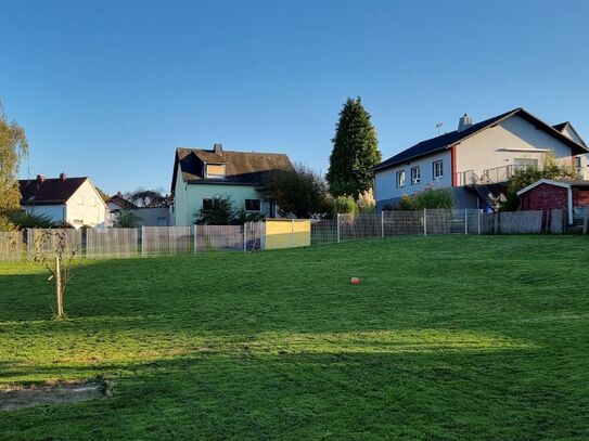 Neuwertiger Enegiespar Bungalow mit grossem Grundstück