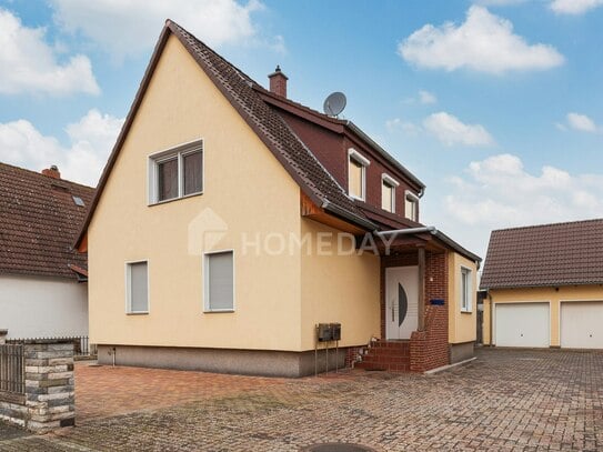 Ideal für Familien: Zweifamilienhaus mit schönem Garten, Keller und Doppelgarage