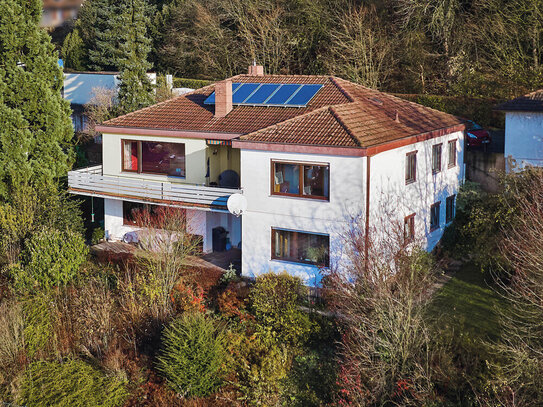 Geräumiges Ein- bis Zweifamilienhaus mit traumhaftem Fernblick in Rödental bei Coburg