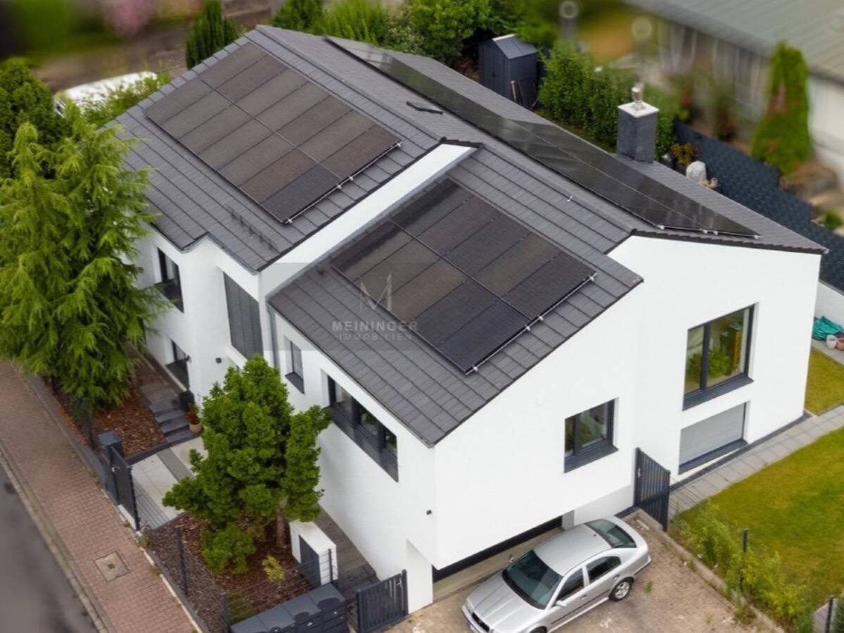 Freistehendes kernsaniertes Effizienzhaus 40 . Einfamilienhaus in Frankfurt-Kalbach