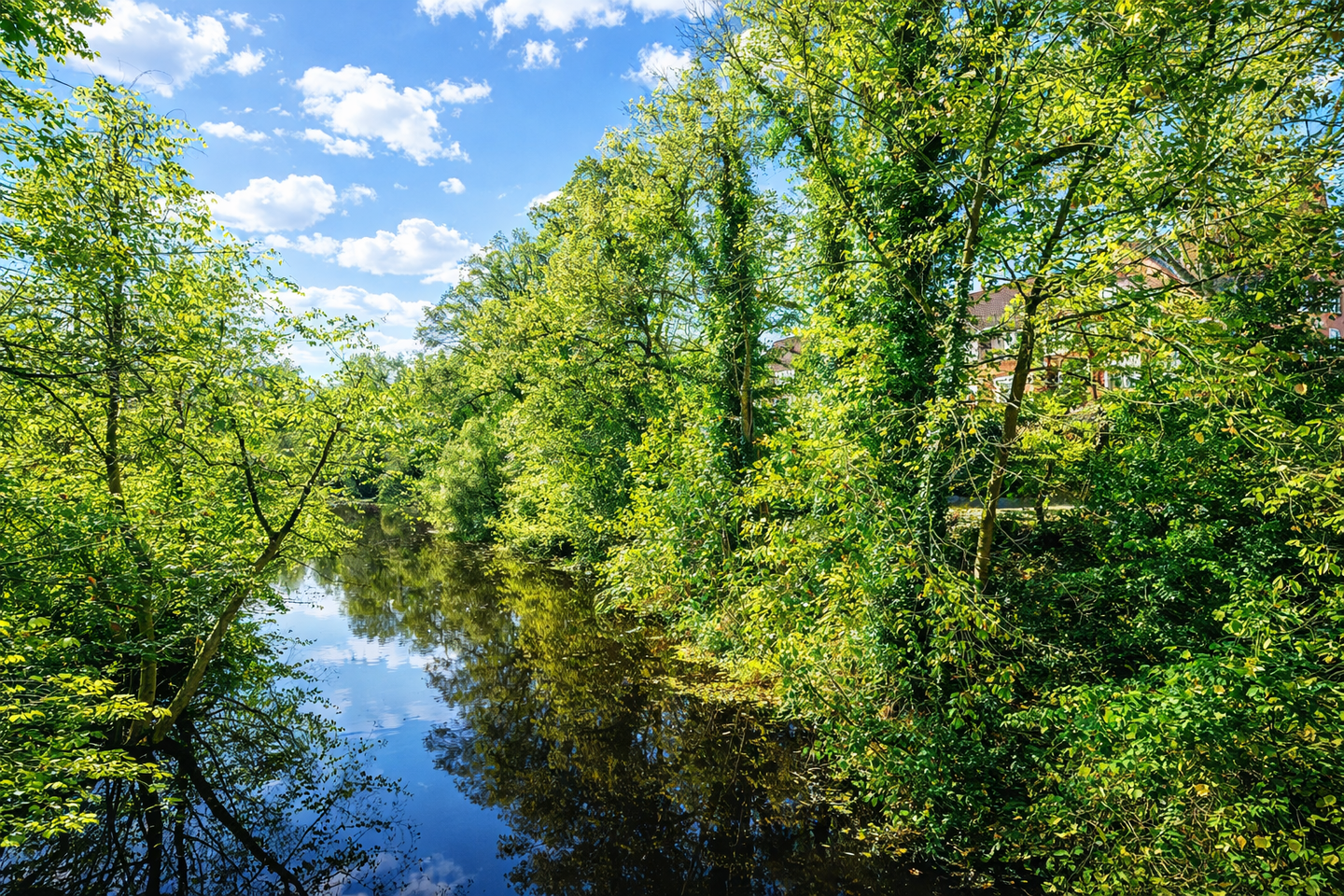 Idyllisches Wohnen beim Inselkanal: 4-Zimmer-Eigentumswohnung mit zwei Balkonen in gefragter Lage