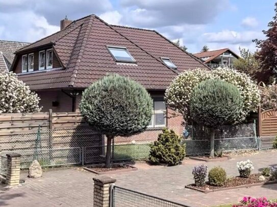 3-Zimmer Dachgeschosswohnung mit Carport und Terrasse mitten in Kirchweyhe