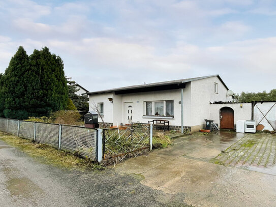 Bezugsfrei und sanierungsbedürftig: Bungalow mit 3 Zimmern in ruhiger Lage von Brandenburg/Havel