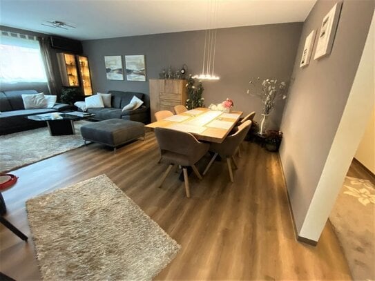 Moderne 4 Zimmer Luxus- Wohnung mit 144 m² Wohnfläche und riesigem Balkon, Tiefgarage und Stellplatz