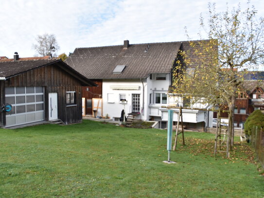 Ehemaliges Bauernhaus mit großen Grundstück und Scheunenbereich. Ideal für die Großfamilie. Bezug n. Absprache.