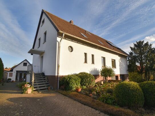 Gepflegtes Ein- / oder Zweifamilienhaus mit großem Garten in Sehnde!