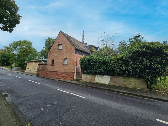 Massiv errichtetes Einfamilienhaus mit ca. 165 m² Wohnfläche mit übergroßer Garage in Bad Honnef!