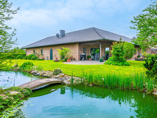 VIERSEN-HAUSEN WEITLÄUFIGER BUNGALOW NEBST PKW-GARAGEN IN IDYLLISCHER-FELDRANDLAGE!