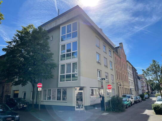 Schöne großzügige 3-Zimmerwohnung - frisch renoviert / zentral und ruhig / mit Balkon