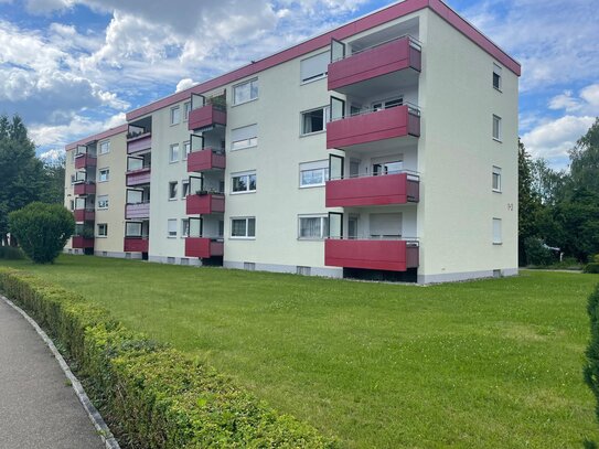 Gepflegte 4-Zimmer-Wohnung im 1. OG mit 2 Balkone und Garage