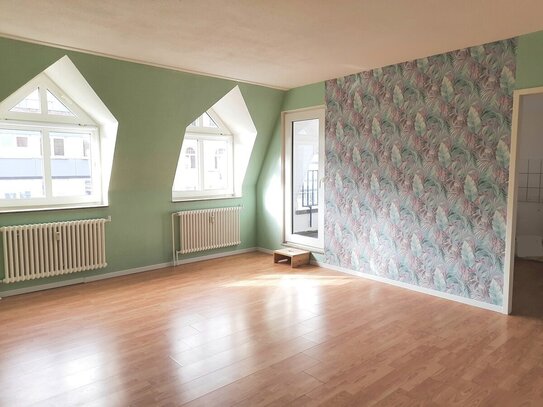 Helle Single-Dachgeschosswohnung mit Südloggia und Fahrstuhl in zentraler Lage von Recklinghausen.