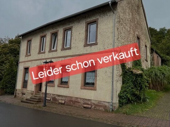 Renovierungsbedürftiges Mehrfamilienhaus in beliebter Lage