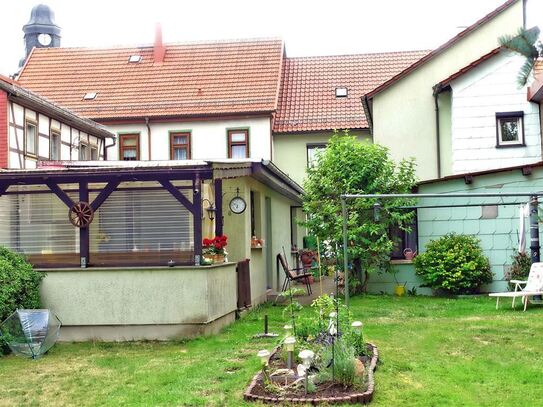 Bezugsfertiges 1-2 Familienhaus mit Garten u. Garage und weitere Ausbaufläche