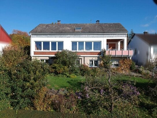 Ruhige Lage Blick auf den Taunus und Frankfurter Skyline Sanierungsobjekt mit vielen Möglichkeiten