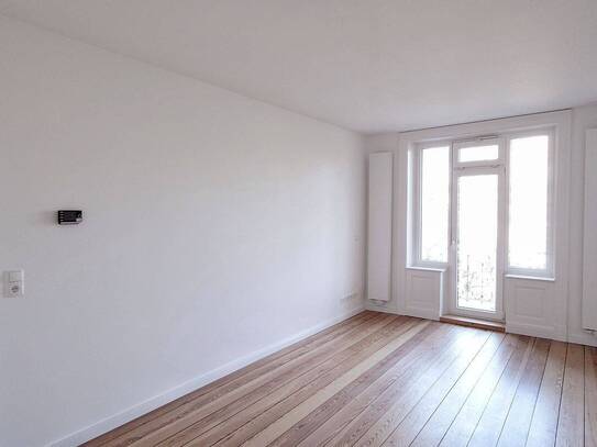 NEU SANIERT 3-Zimmer-Altbauwohnung mit EBK und Balkon in HH-Eimsbüttel BESICHTIGUNG: 30.4.2025, 17.00 Uhr - 18.00 Uhr -…