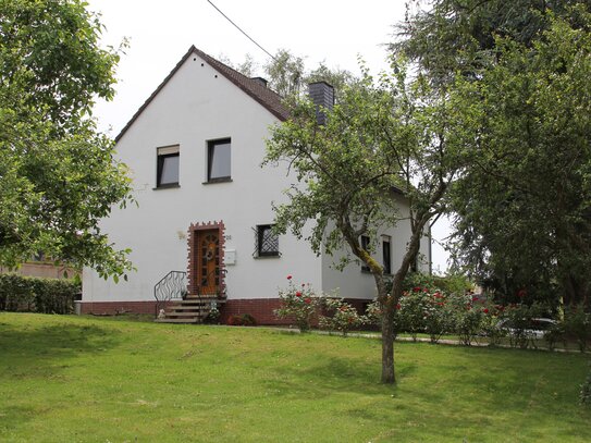 Einfamilienhaus mit 1158m² Grundstück, Terrasse, Balkon, Garage