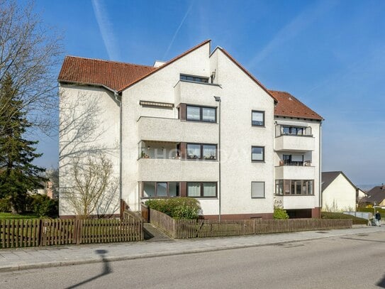 Große 2 oder 3 Zimmer-Wohnung mit EBK, Balkon und TG-Stellplatz im Südwesten von Regensburg