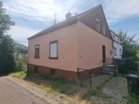 Nur für Macher und Handwerker - Haus und Gartengrundstück in Haustadt