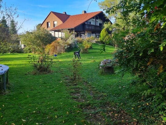 * Zweifamilienhaus mit zwei Grundstücken *