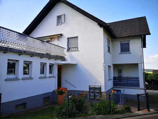 **Freistehendes Zweifamilienhaus mit 2 Apartments in Feldrandlage**ÖLHEIZUNG**PROVISIONSFREI