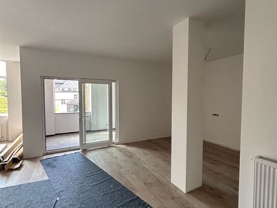 Erstbezug nach San.! Großzügige 5-Zimmer Loft mit Wanne, Dusche und Riesenloggia in ruhiger Lage!