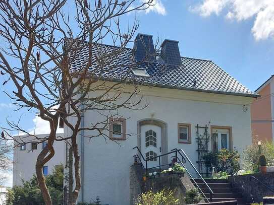 Idyllisches Einfamilienhaus in Jena-West mit großem Garten