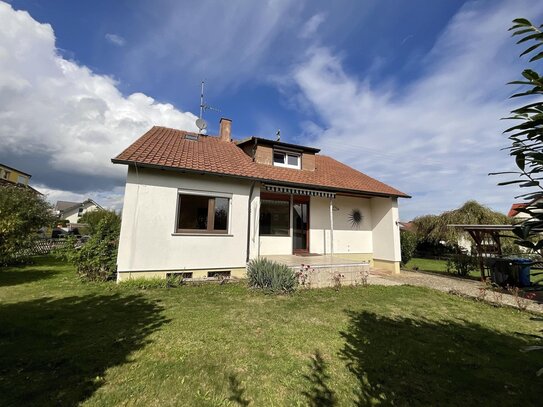 Freistehendes Wohnhaus mit sonnigem Garten