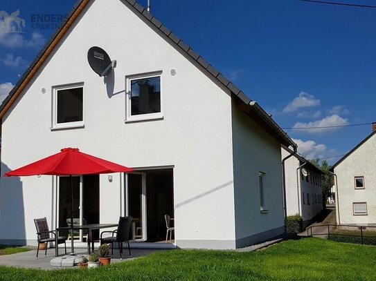 Energetisch und modernes Einfamilienhaus in idyllischer Lage der Vulkaneifel - Ferienhaus geeignet!