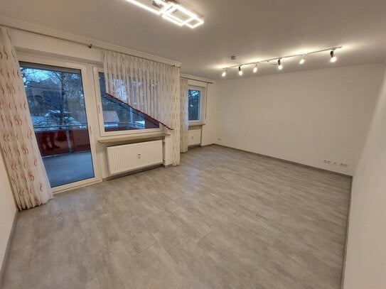 Gemütliche 3-Zimmerwohnung mit Einbauküche, Südbalkon und Stellplatz