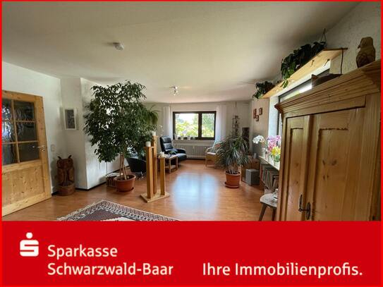 3-Zimmer-Wohnung mit großer Terrasse und Carport