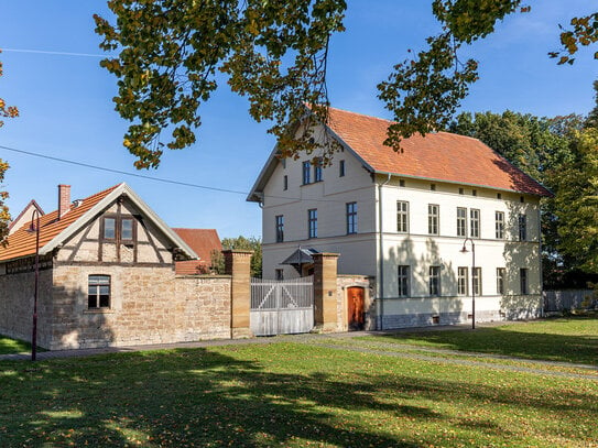 Tradition im Detail - umfangreich saniertes Pfarrhaus mit malerischem Garten