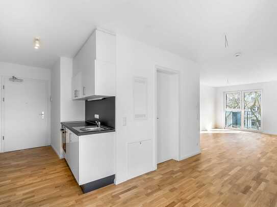 Unfurnished studio with a fitted kitchen in Lichtenberg