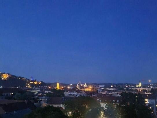 Großzügige 4 Zimmer Wohnung mit Blick auf Schloßberg